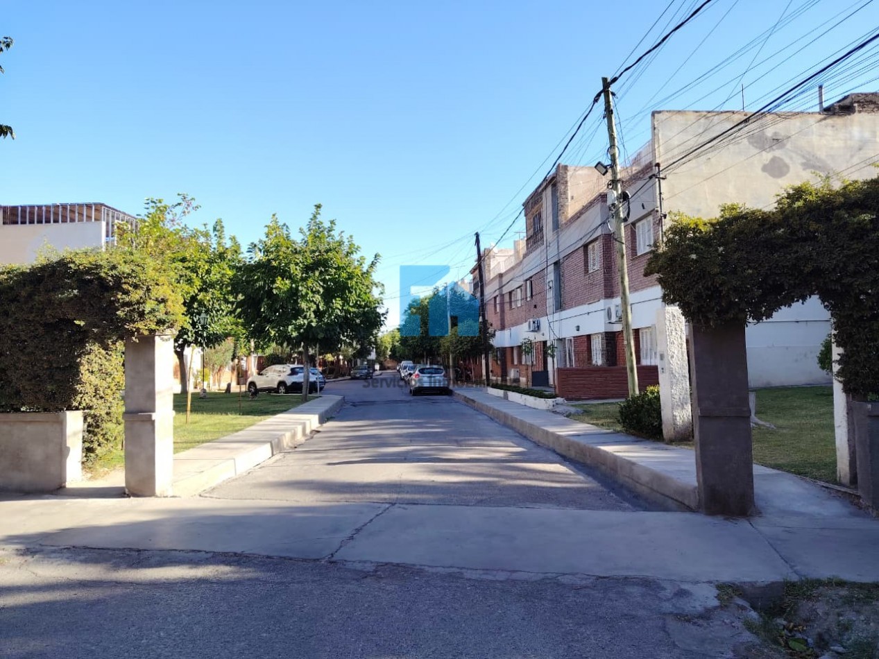 Depto En Planta Baja 3 Dormitorios Y Patio , Espacio Cochera- Excelente Ubicacion Moreno