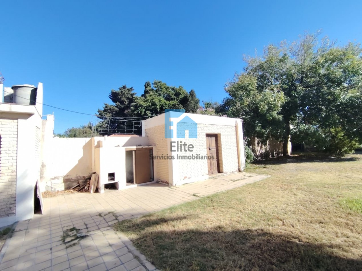 Casa 3hab, 3 Baños, 1100m De Terreno, A 1 Cuadra Plaza Santa Lucia Sobre Yrigoyen