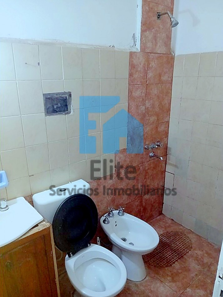 Casa Rawson Con Departamento Y Galpon -frente Escuela -inversion 3hab 2baños