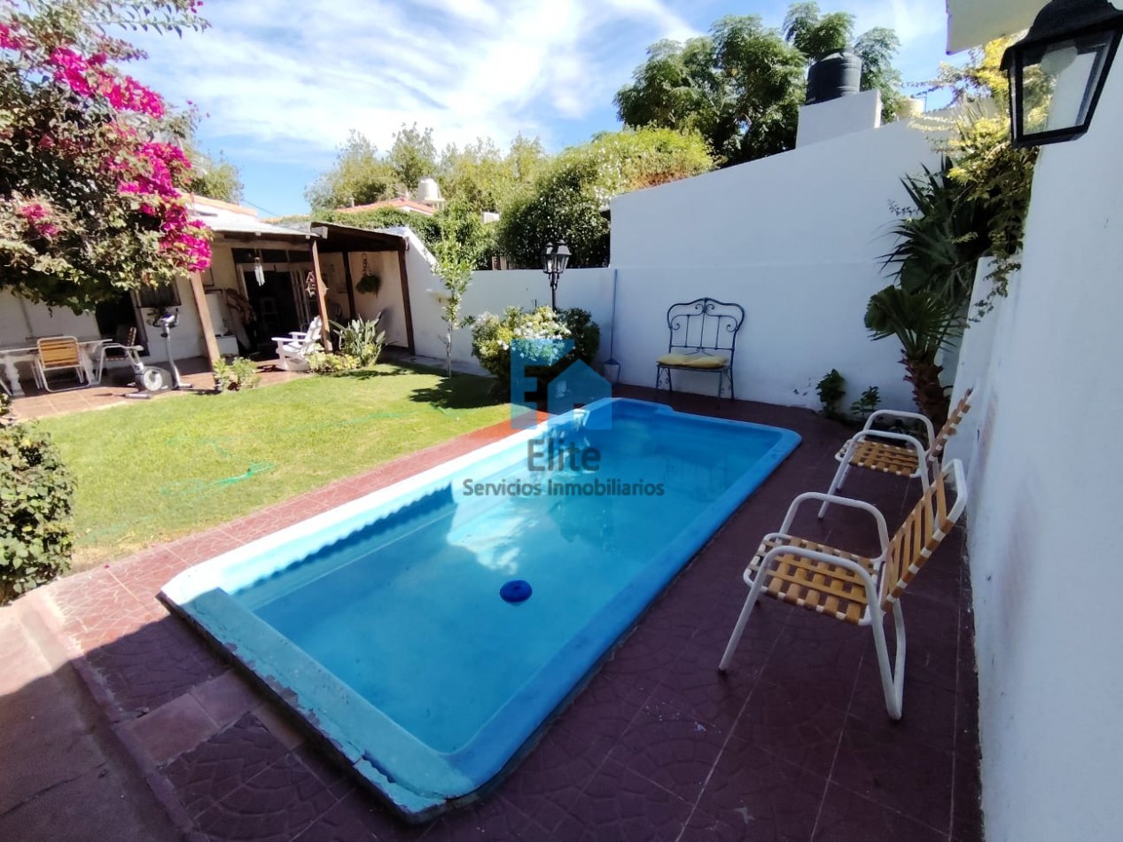 Venta Casa Estilo Español En B° Campodonico - Santa Lucia , 3 Hab, Pileta