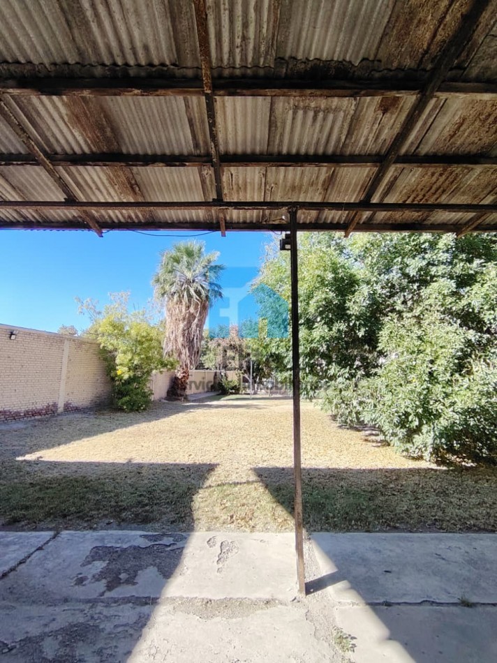 Casa 3hab, 3 Baños, 1100m De Terreno, A 1 Cuadra Plaza Santa Lucia Sobre Yrigoyen