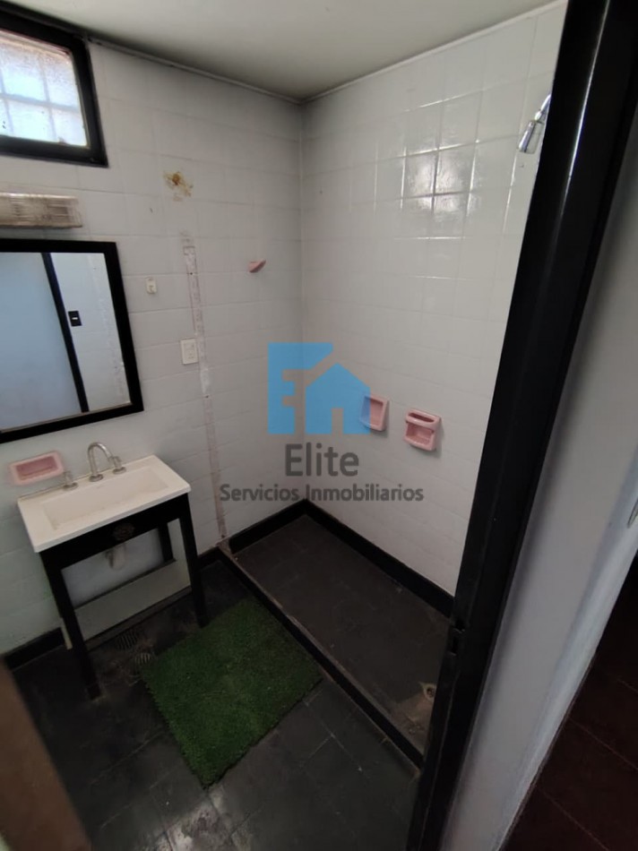 Casa 3hab, 3 Baños, 1100m De Terreno, A 1 Cuadra Plaza Santa Lucia Sobre Yrigoyen