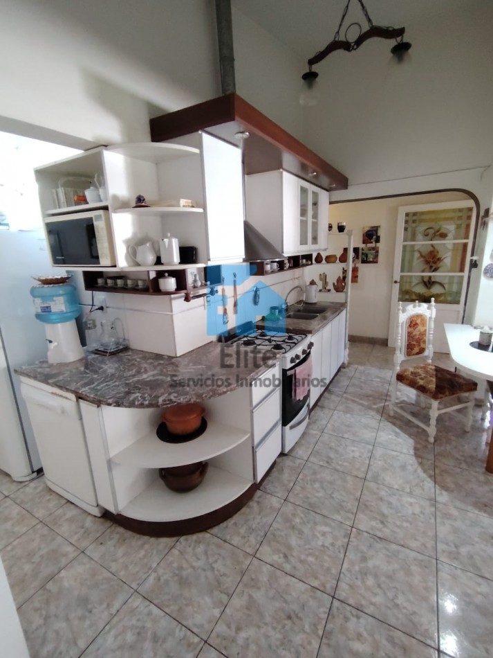 Venta Casa Estilo Español En B° Campodonico - Santa Lucia , 3 Hab, Pileta