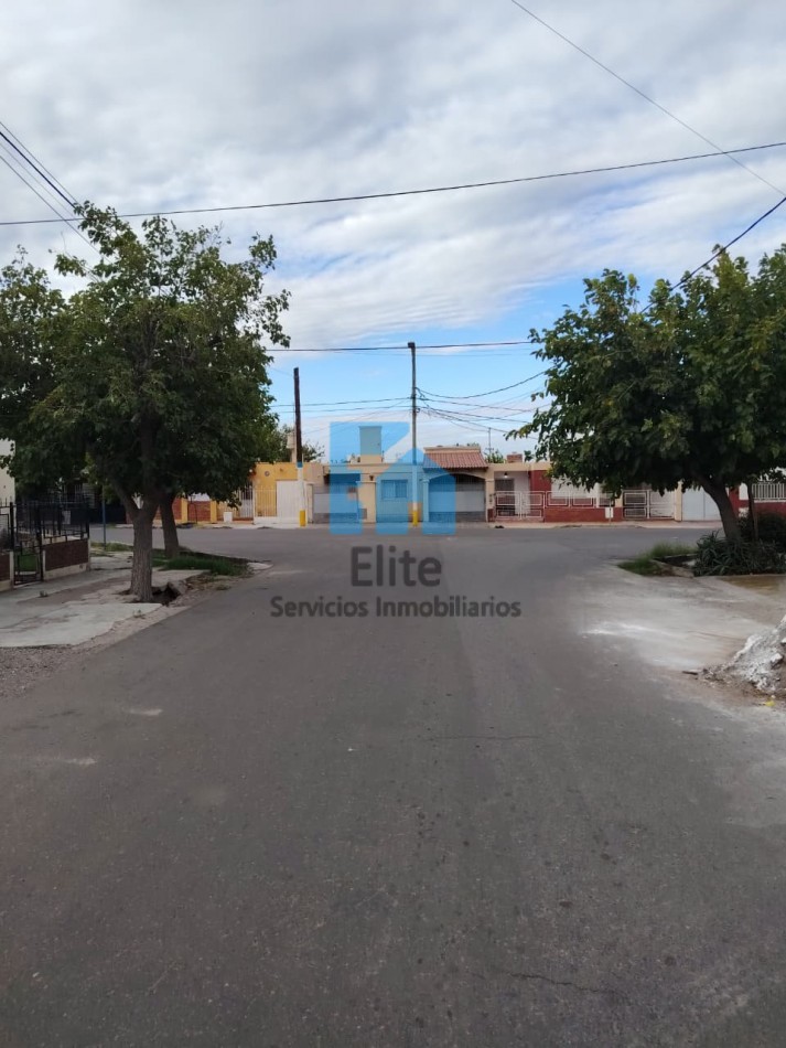 Casa En Rawson - Ideal Para Familia 3 Dormitorios · Patio · Cochera