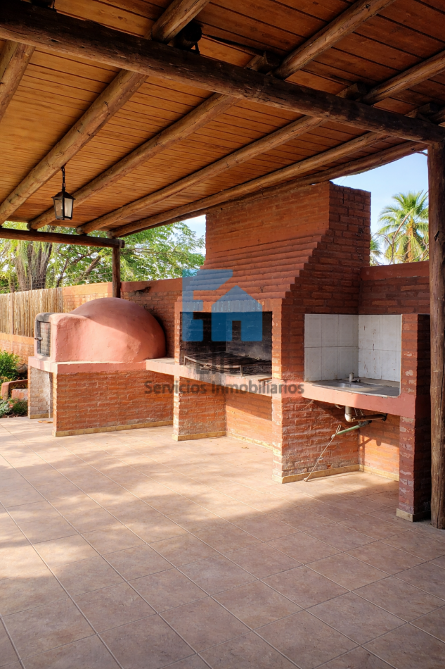 Categoria Casa Quinta En El Medano, Pileta, 4 Dormitorios, 2 Baños, Gran Galeria. 2800m² Jacuzzi