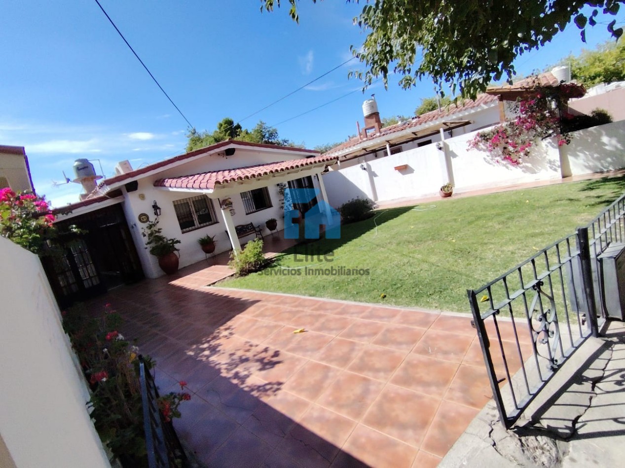 Venta Casa Estilo Español En B° Campodonico - Santa Lucia , 3 Hab, Pileta