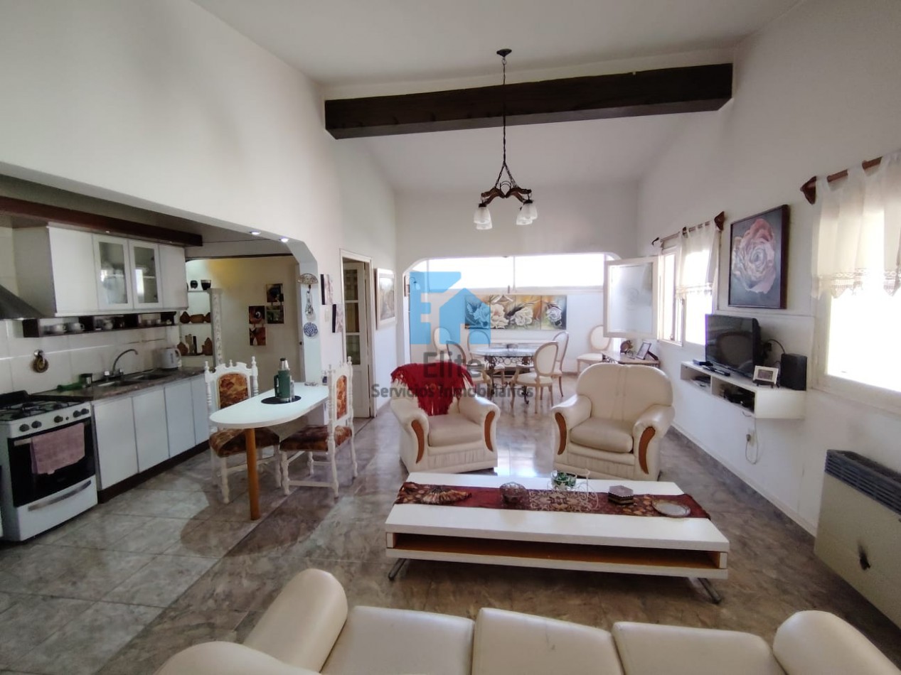 Venta Casa Estilo Español En B° Campodonico - Santa Lucia , 3 Hab, Pileta