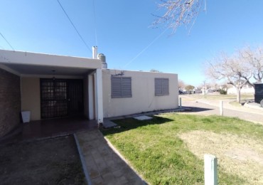Casa Esquina Aramburu - 3 Hab, Gran Patio - A Refaccionar