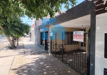 Casa con Salon Comercial sobre Mendoza antes de Juan Jufre- Zona de Alto Transito