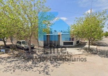 Casa Rawson Con Departamento Y Galpon -frente Escuela -inversion 3hab 2baños