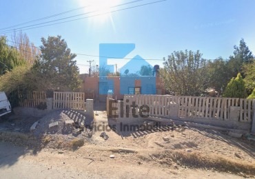 Venta. Casa En Esquina Con Gran Terreno En Rodeo - Cerca Hospital